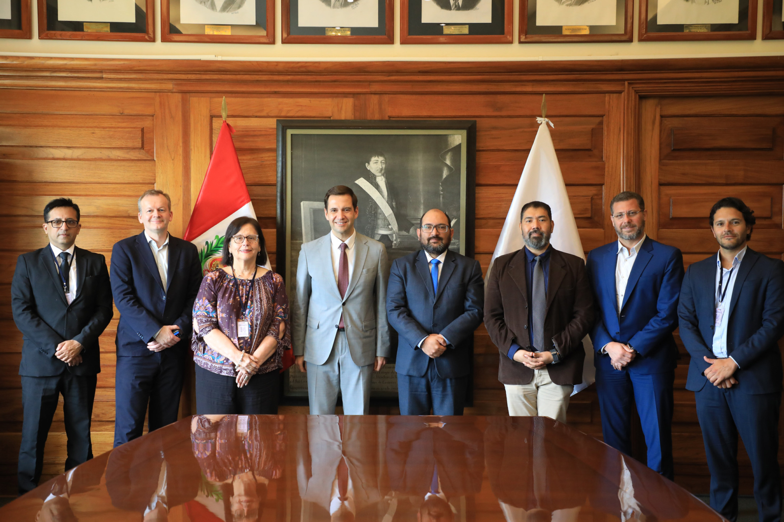 Dr. Ricardo Baptista Leite, CEO of HealthAI with representatives of the Peruvian Ministry of Health and other experts