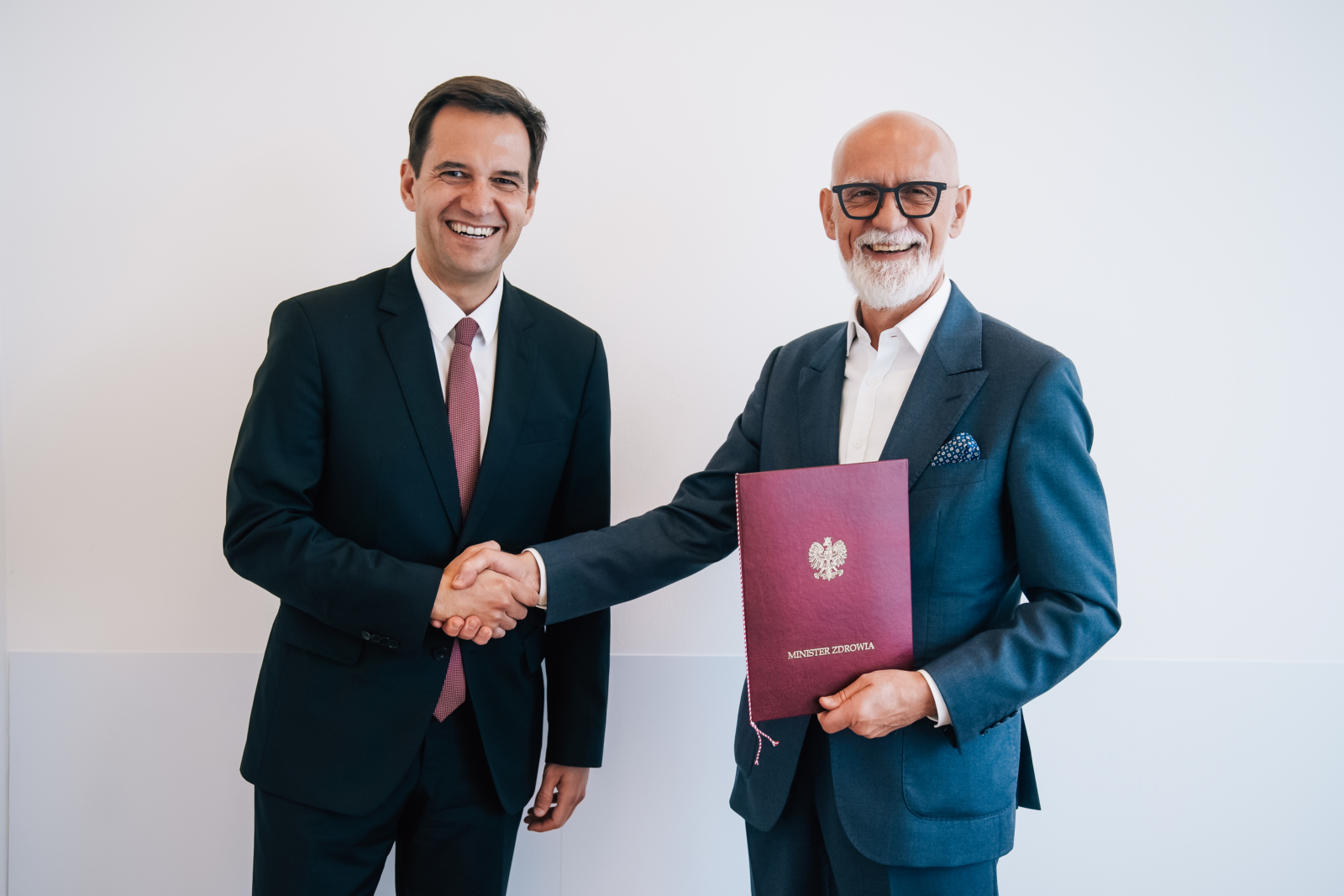 (from left to right) Dr. Ricardo Baptista Leite, CEO of HealthAI, and Mr. Tomasz Maciejewski, Deputy Minister of Health of the Republic of Poland draft an MoU at AIMed 2026 Conference in Krakow.